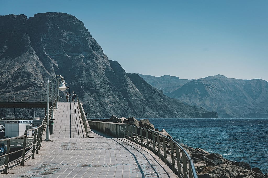 Paseo marítimo junto al mar en Gran Canaria