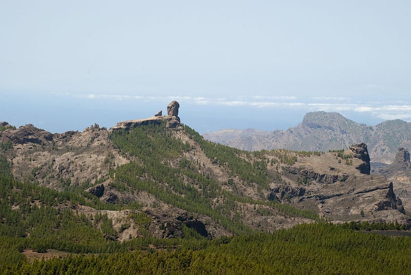 Roque Nublo sobre el mar de nubes en la cumbre de Gran Canaria